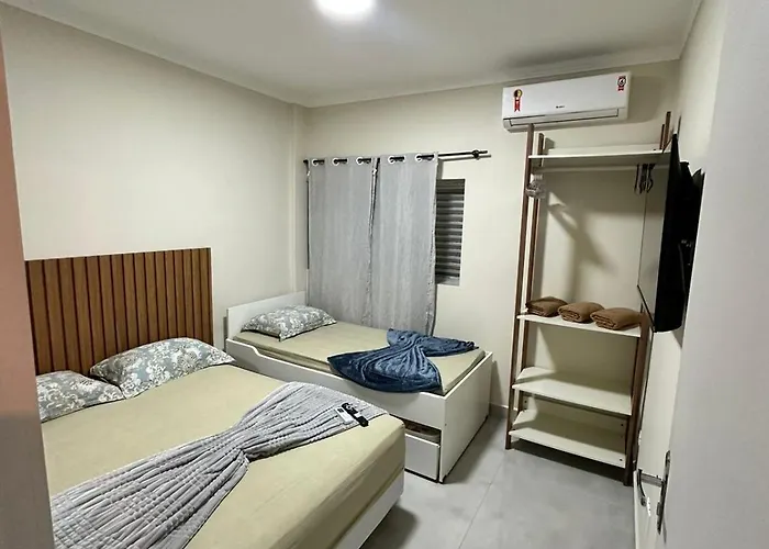 Apartamentoguaruja A Menos De 100 Metros Da Praia